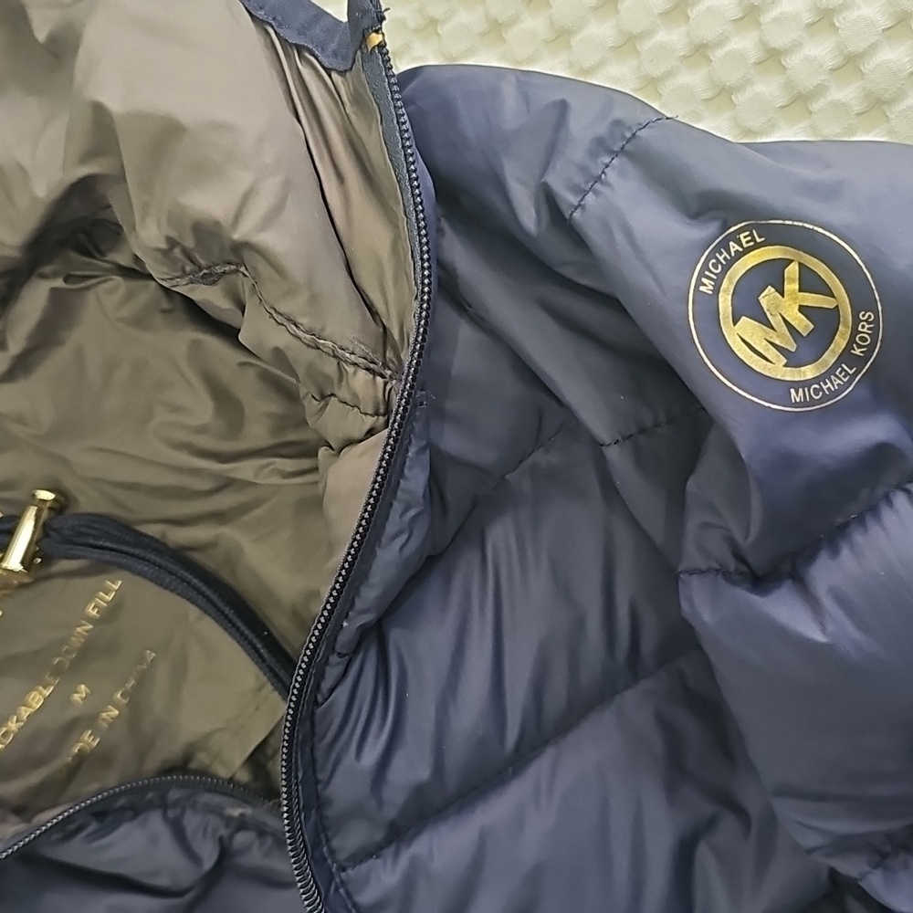 Michael Kors Navy Quilted light weight Puffer Jacket W/ Hood & Size M Packable - Picture 12 of 15